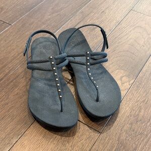 Reef Rubber Studded Black Sandals Size 9